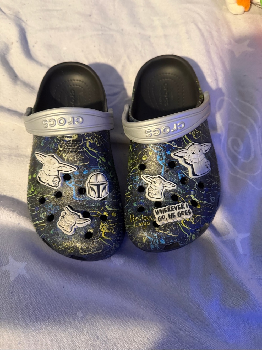 CROCS Kids' Baby Yoda Graphic Clog in Black with Gray Strap